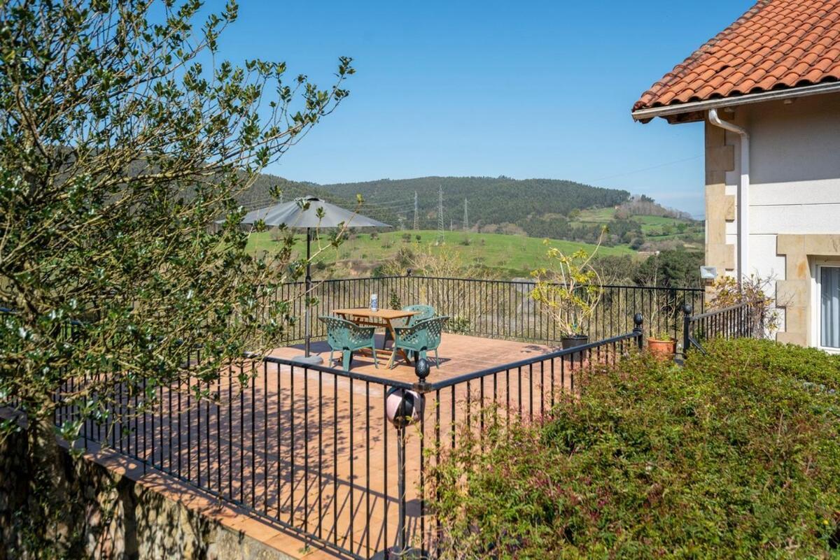 Casa Con Jardin En Gama Villa Bárcena de Cicero Kültér fotó